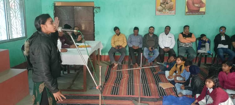 Chaibasa News : जूनियर वर्ग के कविता पाठ में तृषा प्रथम व अर्णव द्वितीय