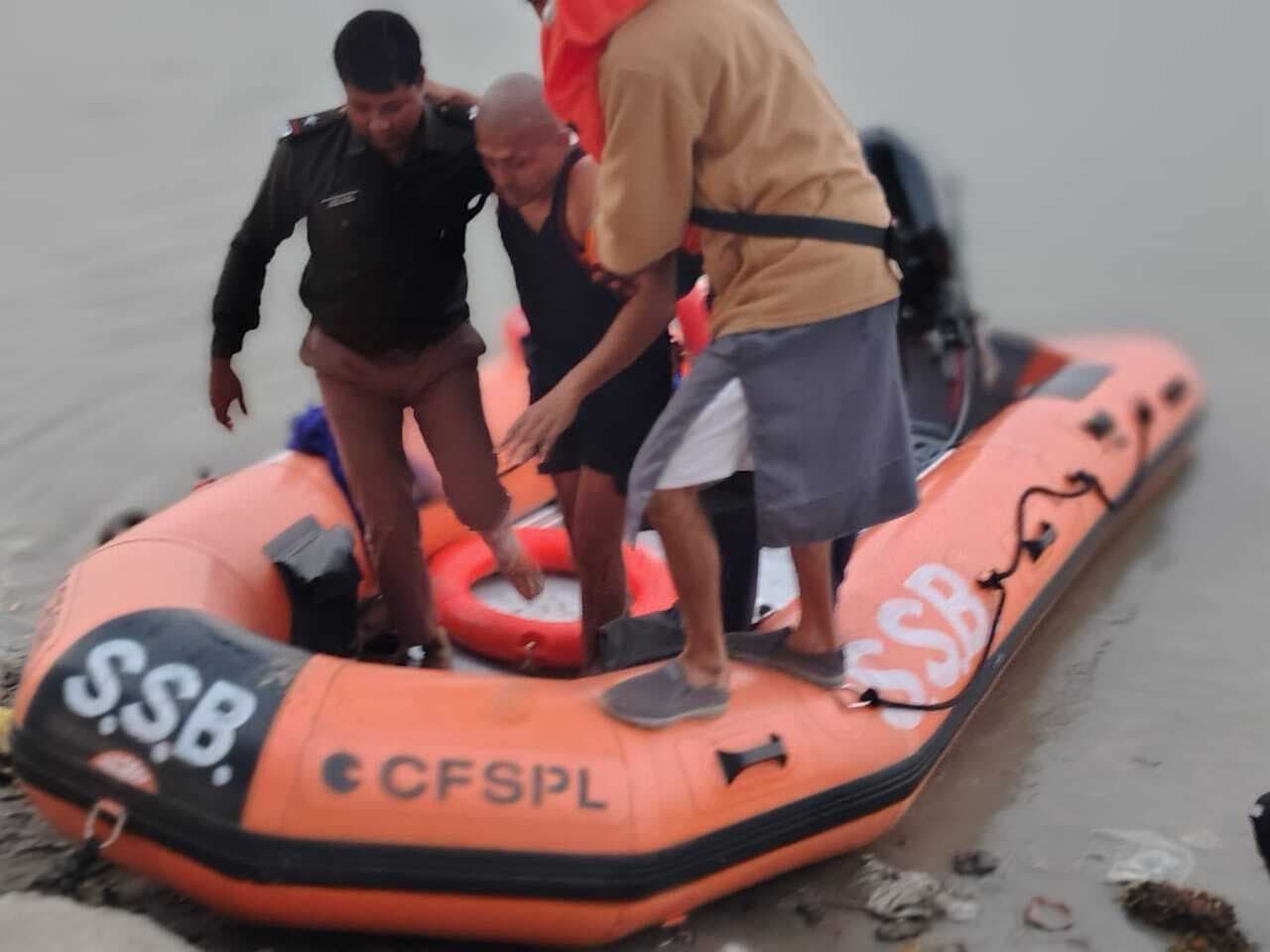 श्राद्ध के बाद नहा रहा युवक डूबा, बची जान