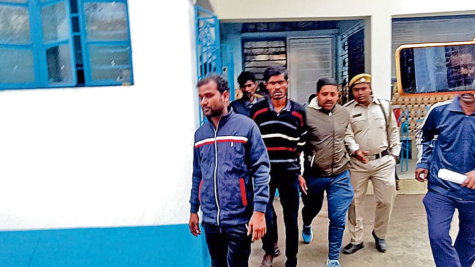 पेपर मिल के पास लूटपाट के चक्कर में चार लोग गिरफ्तार