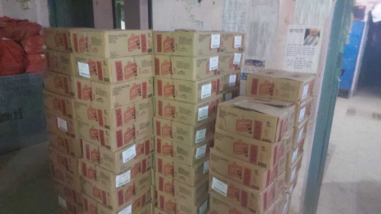 दो गाड़ियों से भारी मात्रा में अंग्रेजी शराब जब्त, चार तस्कर पकड़े गये