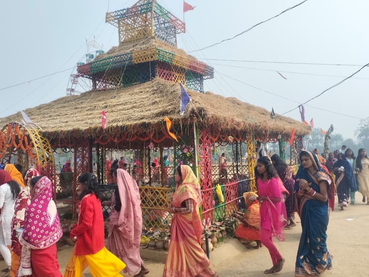 यज्ञ कुंड का परिक्रमा के लिए उमड़े श्रद्धालु