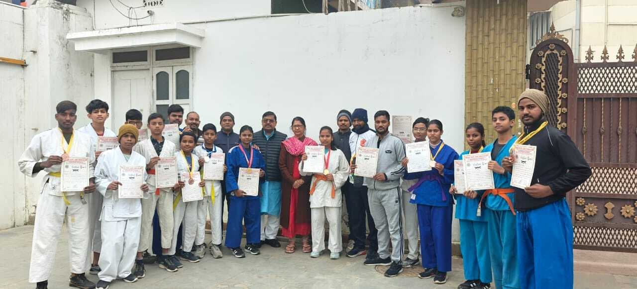 एमएलसी व मेयर ने गोल्ड मेडलिस्ट खिलाड़ियों को किया सम्मानित