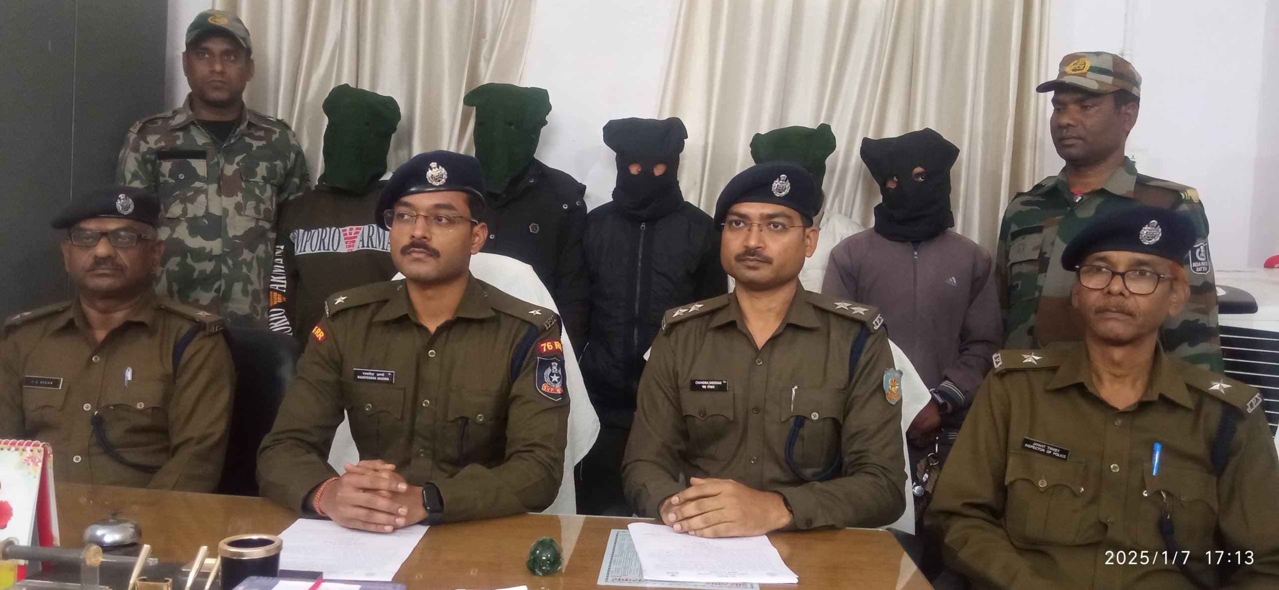 ई-एमआइ पेमेंट के लिए बार कोड भेजकर साइबर ठगी के आरोप में पांच गिरफ्तार