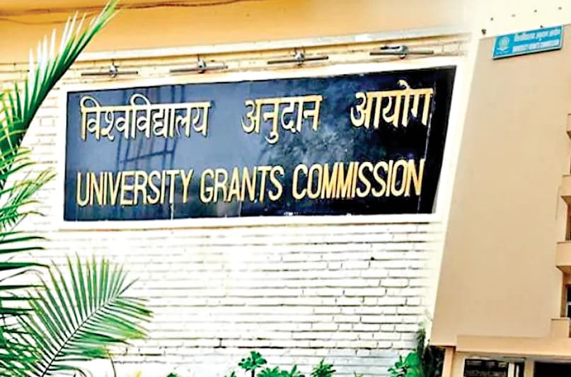 Education News : शिक्षकों को एक सेमेस्टर में कम से कम 15 सप्ताह पढ़ाना होगा