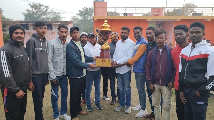 Dhanbad News: नेशनल टी-10 क्रिकेट टूर्नामेंट में झारखंड की टीम उपविजेता