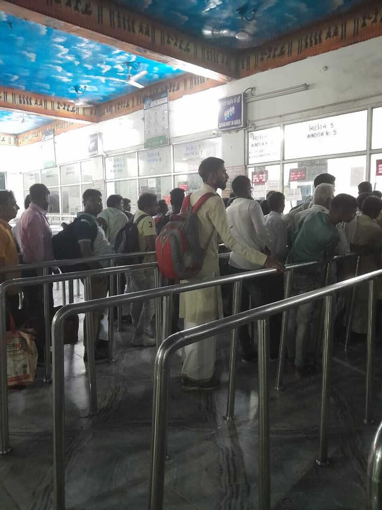 Gaya News : गया-पटना रूट पर ट्रेनों का रेगुलर परिचालन शुरू होने से मिली राहत