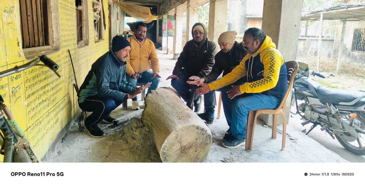 कड़ाके की ठंड ने लोगों को किया परेशान, अलाव ही सहारा