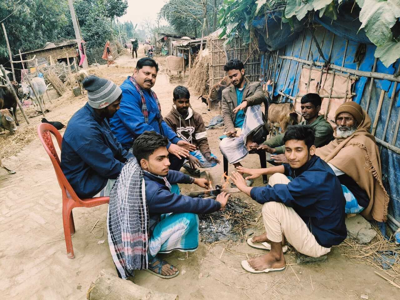 ठंड का प्रकोप बढ़ा, अलावा बना सहारा