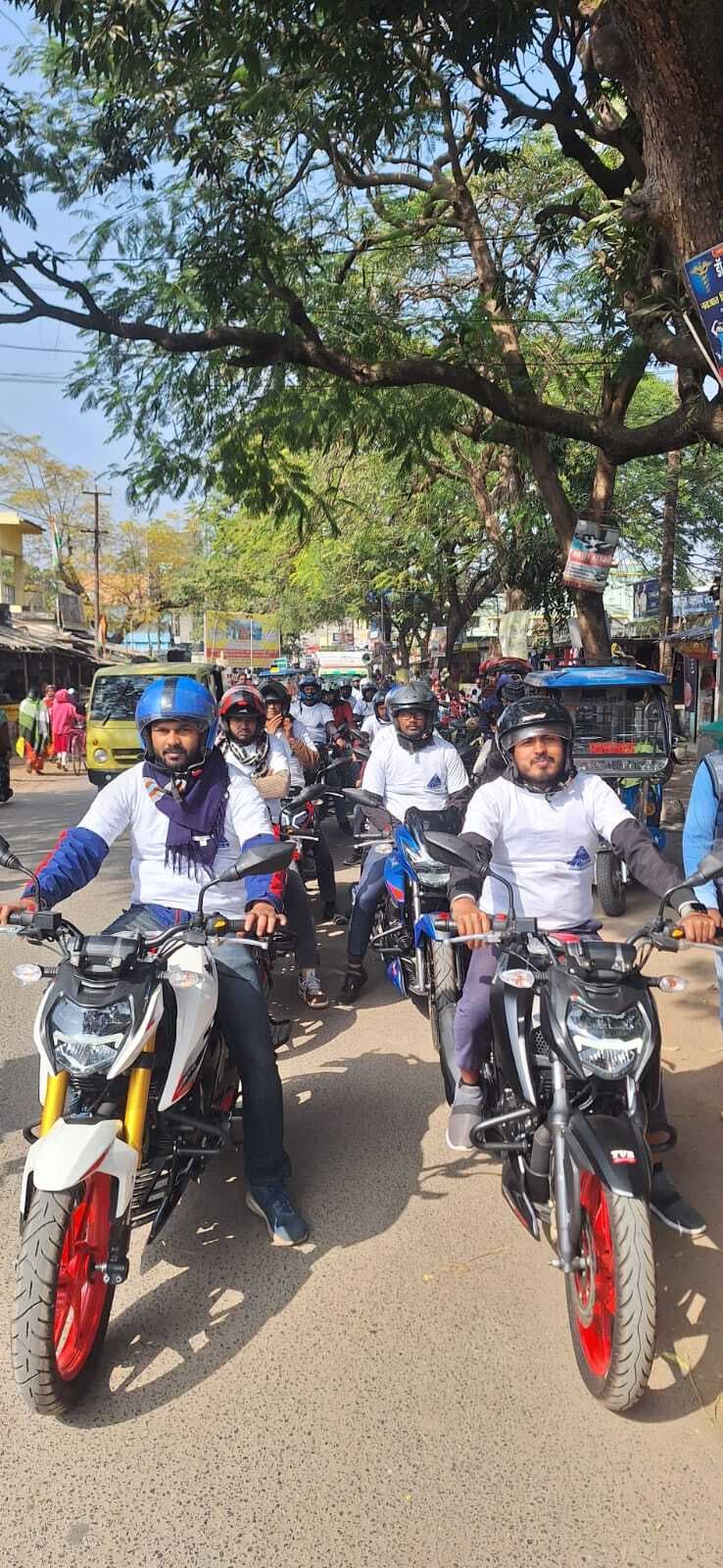 सड़क सुरक्षा के नियमों का करें पालन, वाहन सावधानी से चलायें : डीसी