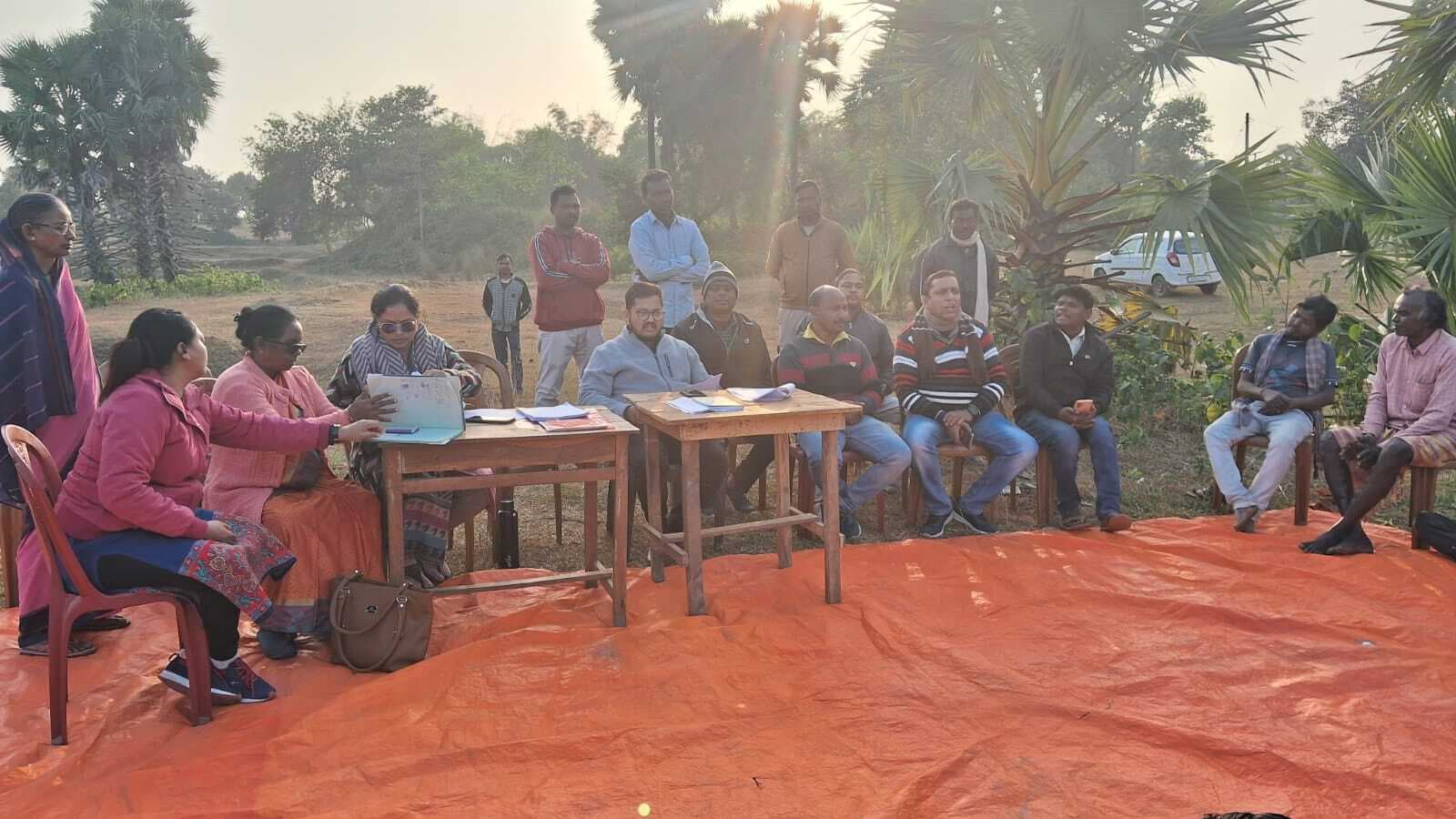 पहाड़गोड़ा में आमसभा रद्द, भेलुवा में सावित्री बनी सहायिका