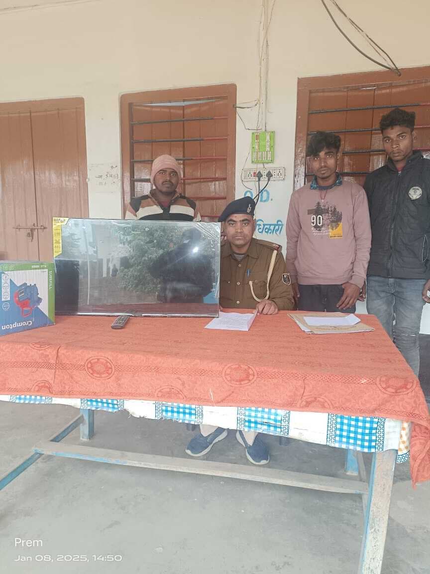 चोरी की मोटर, एलसीडी सहित तीन चोर गिरफ्तार