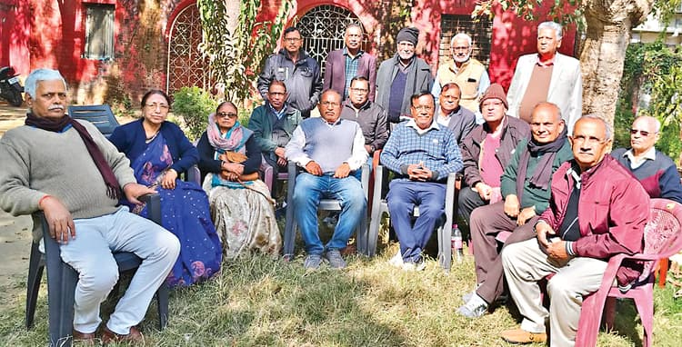 RU News : शिक्षक विरोधी कार्य करनेवाले अफसरों की सेवा विवि को लौटायी जाये : संघ