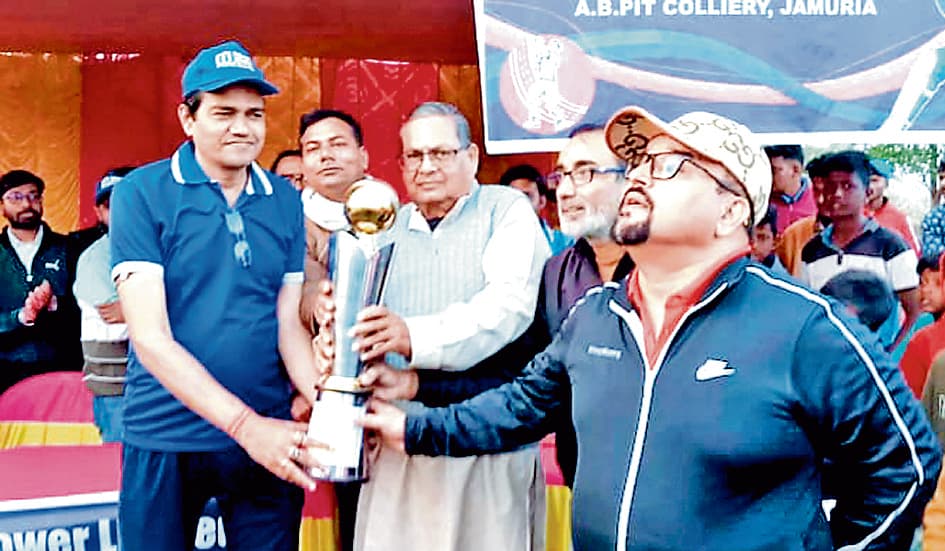 जामुड़िया बोरो में क्रिकेट टूर्नामेंट का खिताब मान योद्धा को