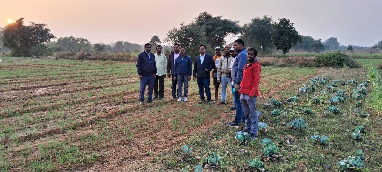 कृषकों को फसल की सुरक्षा को लेकर दी गयी जानकारी