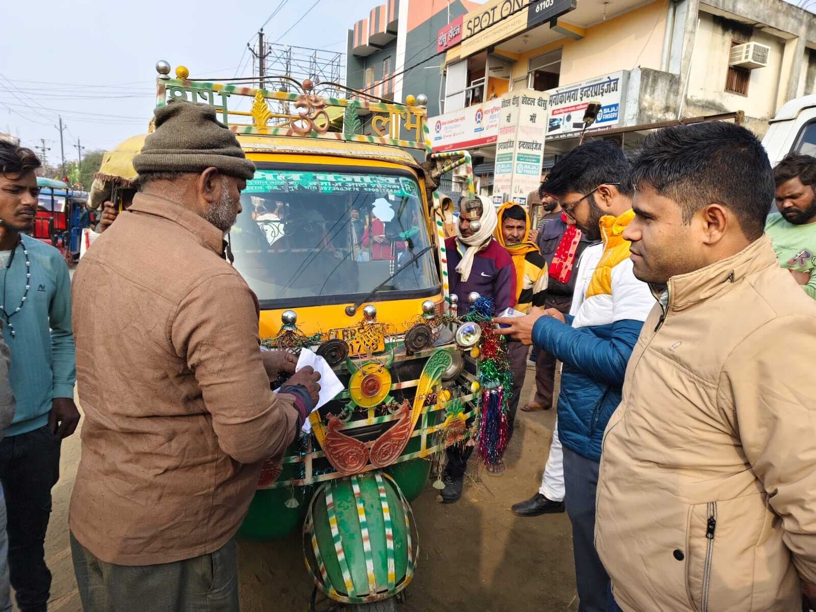 शहर में ऑटो एवं बस परिचालन पर हुई सख्ती