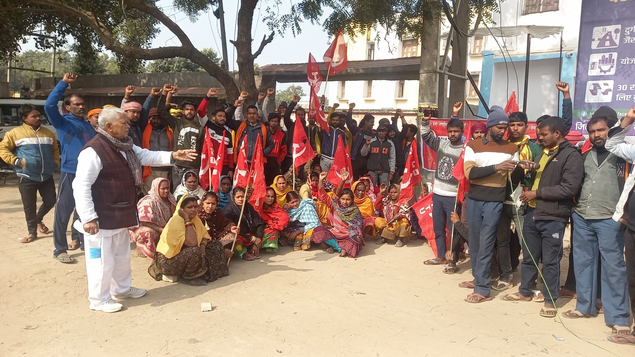 विभिन्न मांगों को लेकर सफाई कर्मचारी ने किया प्रदर्शन