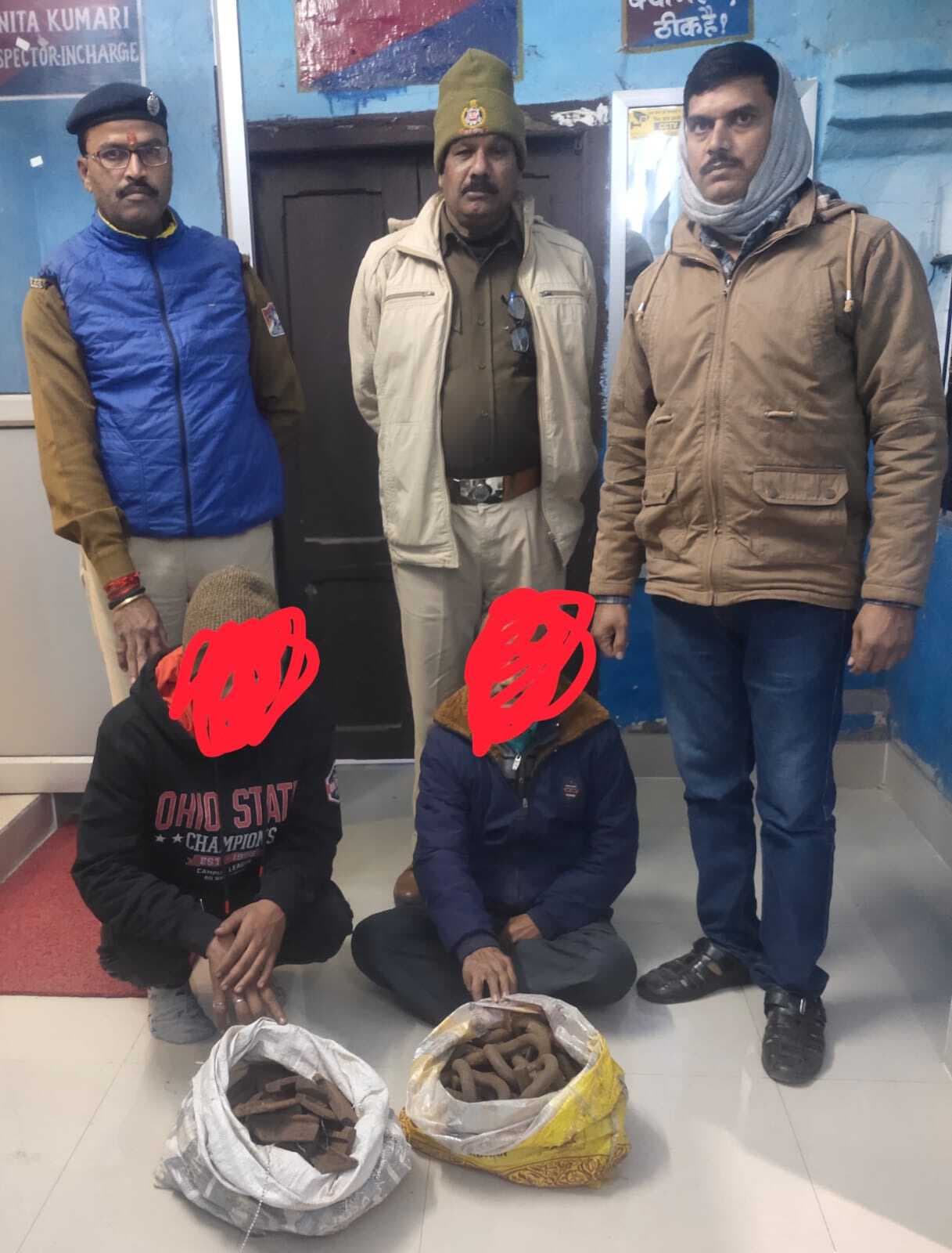 चोरी के लोहा के साथ चोर व कबाड़ी मालिक गिरफ्तार