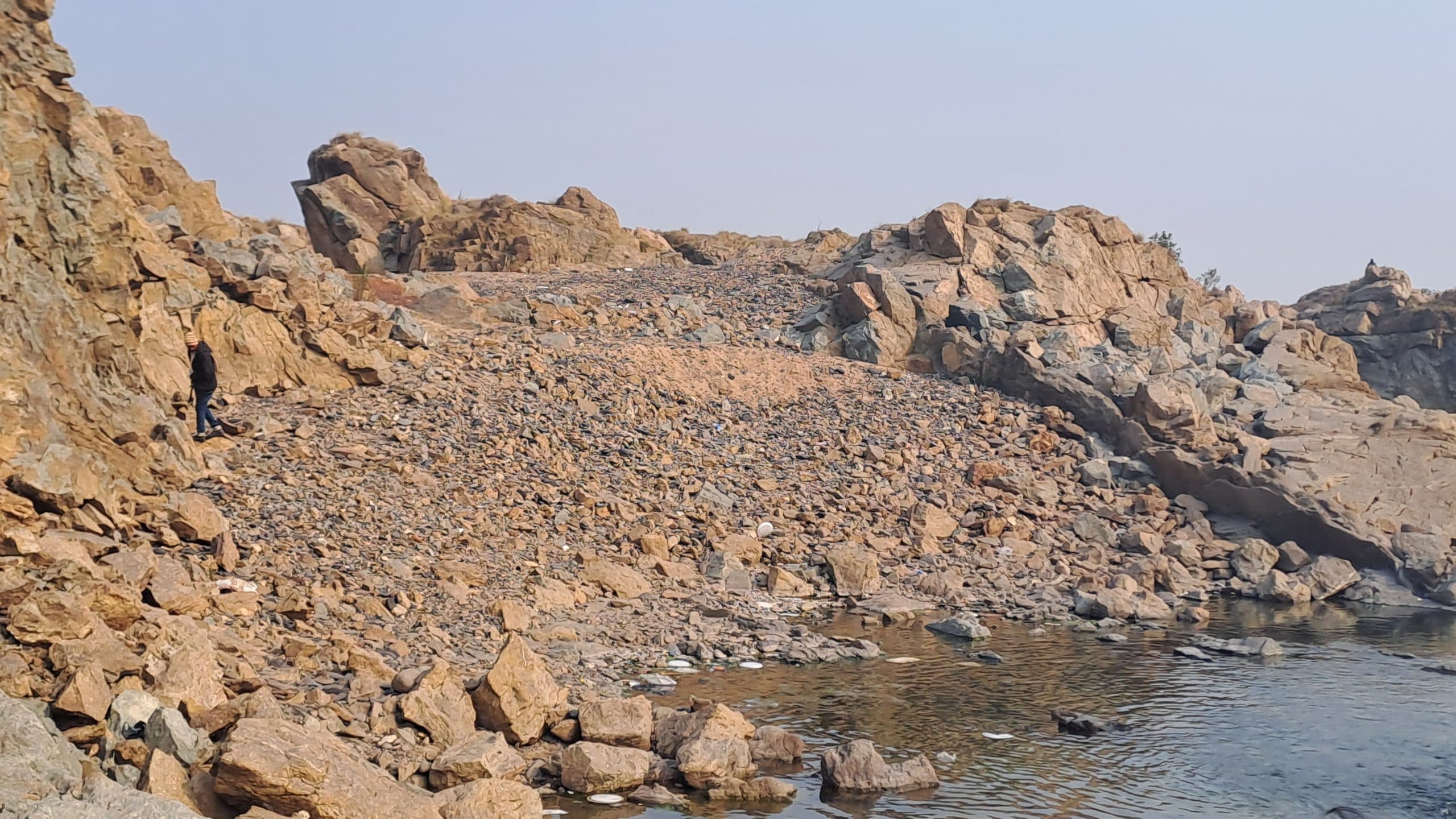 Bokaro News : खनन माफियाओं ने दामोदर का प्राकृतिक स्वरूप बिगाड़ा