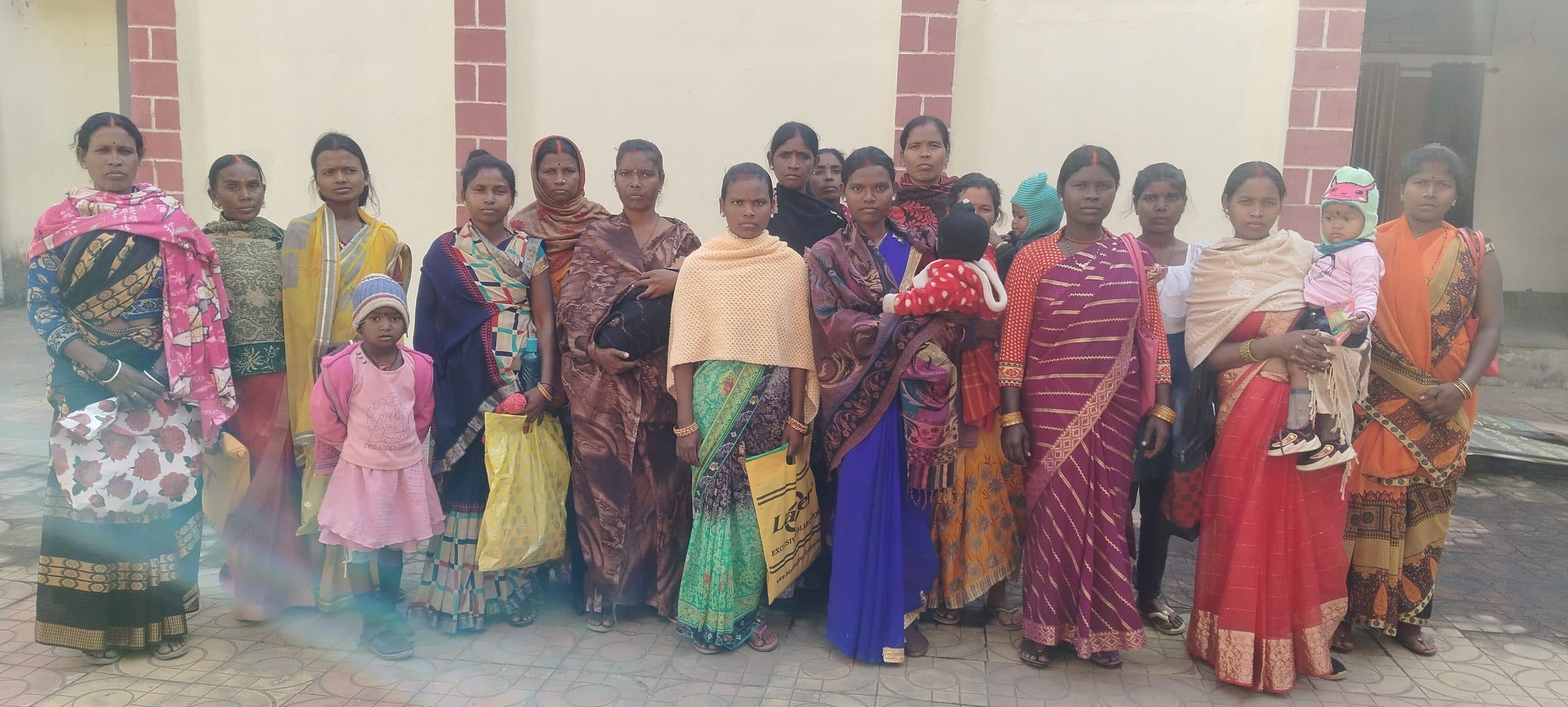 Giridih News :गिरिडीह प्रखंड का चक्कर लगा रही महिलाएं