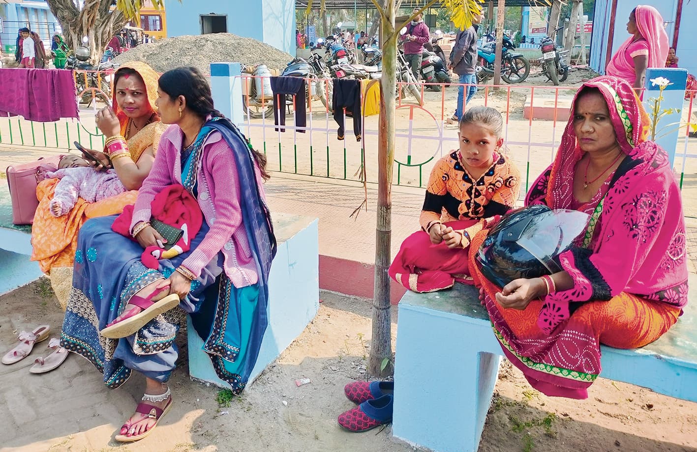 Gopalganj News : बर्फीली हवा के बीच सूर्यदेव ने दी राहत, आठ दिन के बाद शुक्रवार को साढ़े सात घंटे धूप निकली