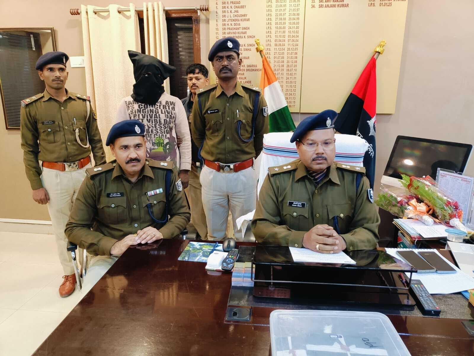 लूट की राशि, टैब व मोबाइल के साथ अपराधी गिरफ्तार