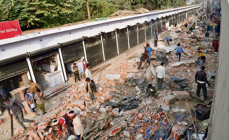 बीएन कॉलेज के पास 51 दुकानें ध्वस्त