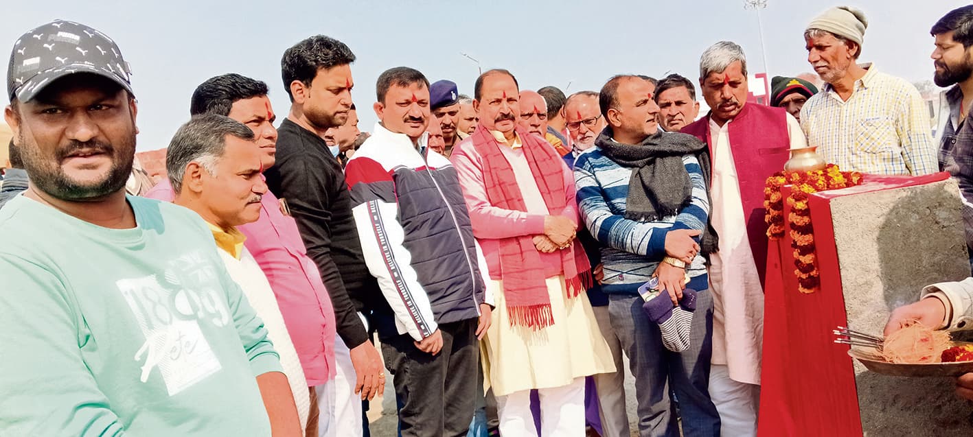 Gaya News : विधायक ने मानपुर में तीन सड़कों की रखी आधारशिला, 4.72 करोड़ होंगे खर्च