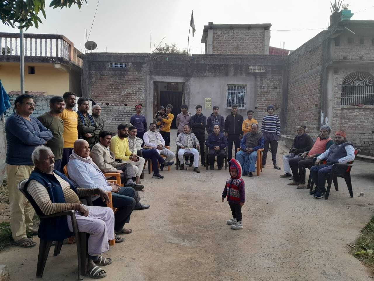 पूर्व विधायक पीड़ित परिजनों को बंधाया ढांढ़स