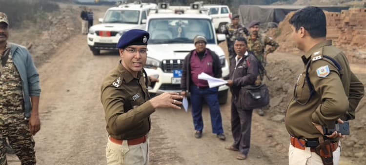 Dhanbad News:कारु यादव की संपत्ति खंगाल रही पुलिस टीम