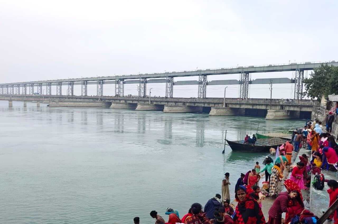 पौष पूर्णिमा के अवसर पर श्रद्धालुओं कोसी नदी में लगायी डुबकी