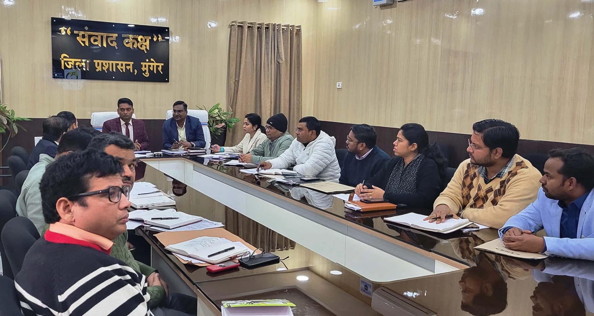 ऑनलाइन म्यूटेशन की धीमी गति पर डीएम ने जतायी नाराजगी