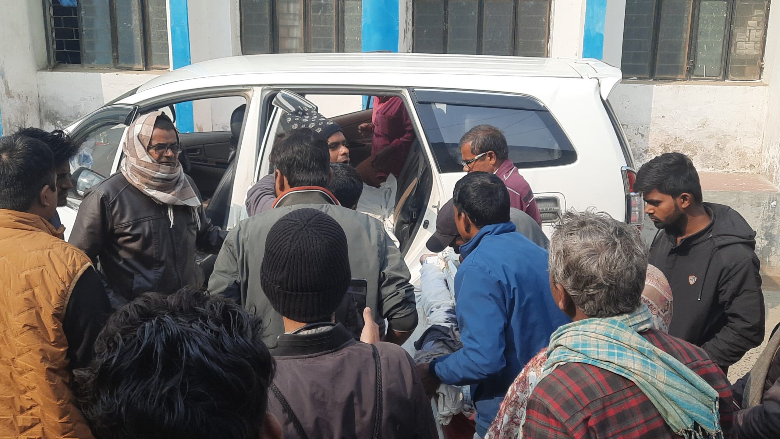 Madhepura news : चैनपुरा में दो बाइकों की टक्कर में तीन लोग घायल