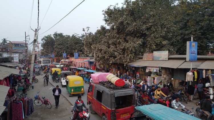 जाम से कराह रहा ठाकुरगंज, लोग परेशान