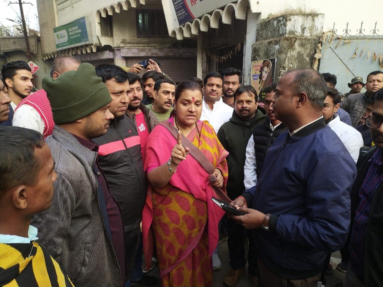 Bokaro News : क्षेत्र में गंदगी का अंबार, विधायक ने दिया सफाई का निर्देश