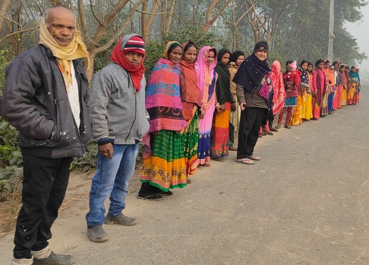 रामनगर गांव में मानव श्रृंखला बनाकर ओडीएफ पर किया जागरूक