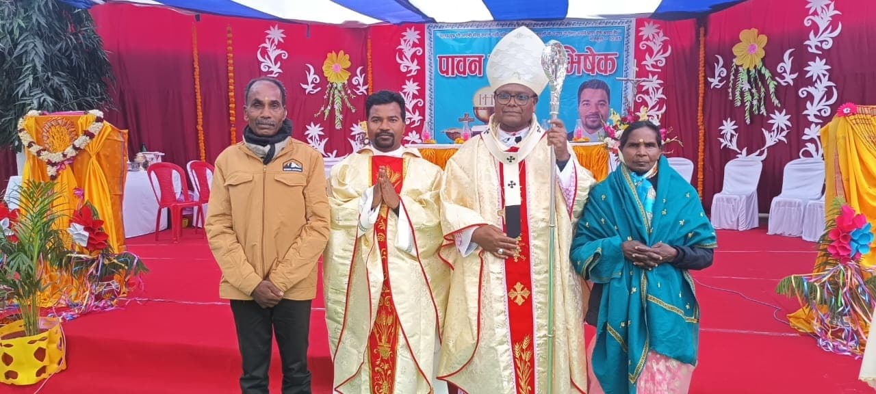 Ranchi News: पुरोहितों का ईश्वर से जुड़े रहना आवश्यक : आर्चबिशप