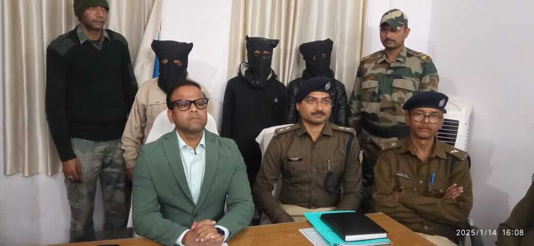 बिंदापाथर के आमझरिया से तीन साइबर आरोपी गिरफ्तार