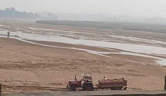 नदी घाटों से धड़ल्ले से हो रहा अवैध बालू का उठाव