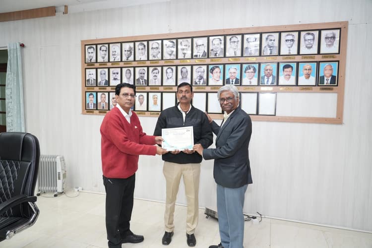 चिरेका के आठ कर्मियों को मिला मैन ऑफ द मंथ का अवार्ड