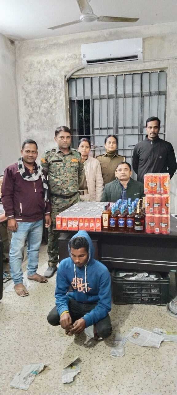 उत्पाद विभाग ने 50 लीटर शराब के साथ एक युवक को किया गिरफ्तार