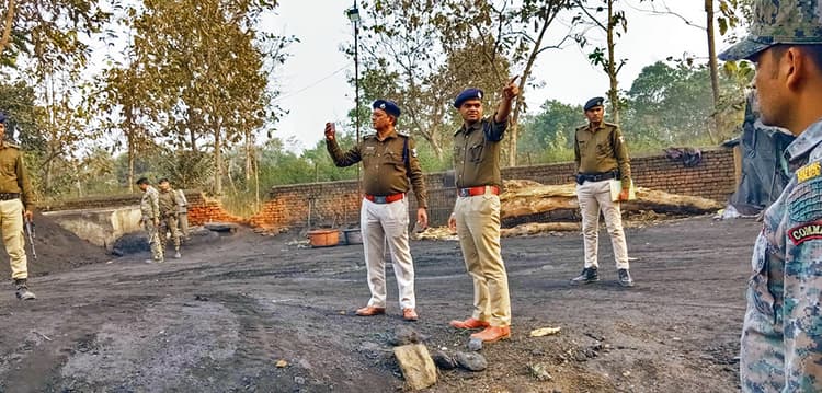 Gaya News : लाइन होटल और दुकान की आड़ में चल रहा था गांजा, कोयले व डीजल का धंधा