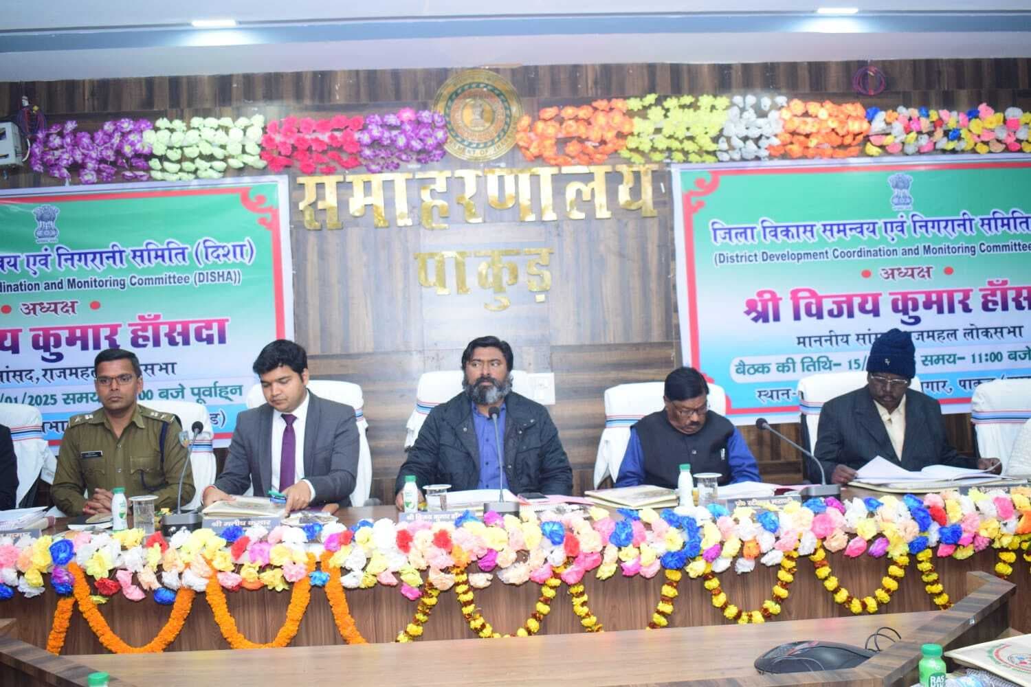 विधायक जिले में सड़कों के निर्माण के लिए उपलब्ध करायें सूची