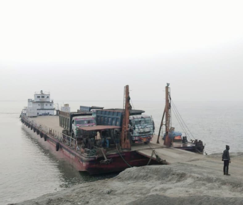 मनिहारी- साहिबगंज गंगा नदी पर मालवाहक जहाज का परिचालन शुरू