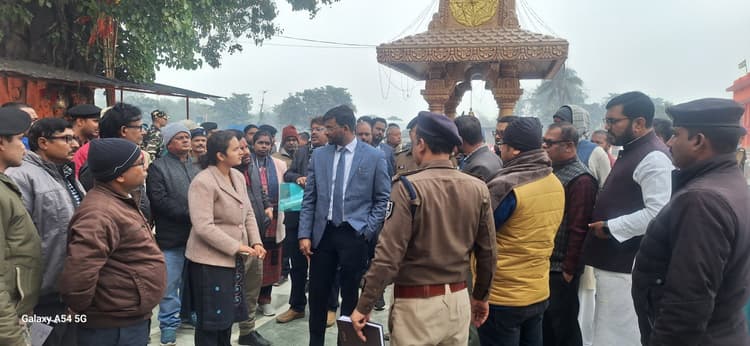 मुख्यमंत्री के कार्यक्रम को लेकर सुंदरनाथ धाम पहुंचे डीएम