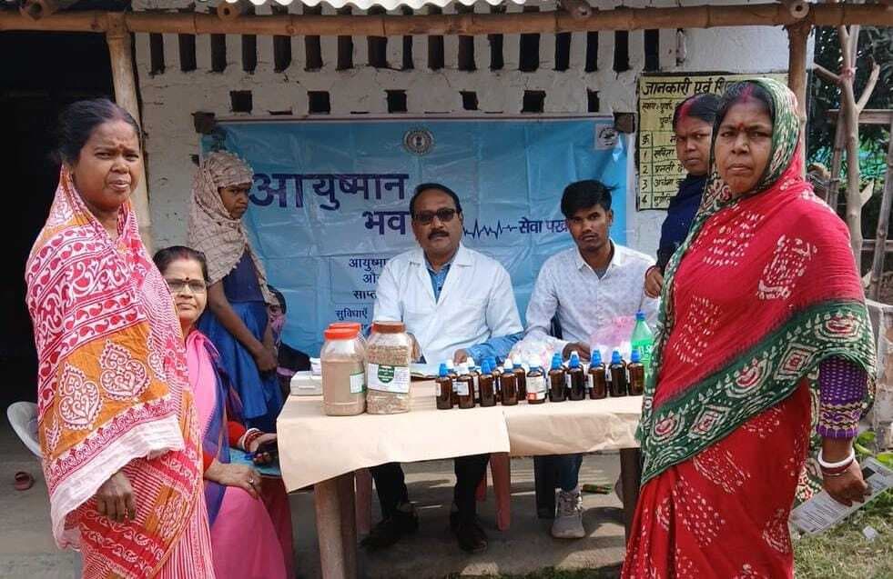 आयुष शिविर में 343 लोगों की हुई स्वास्थ्य जांच