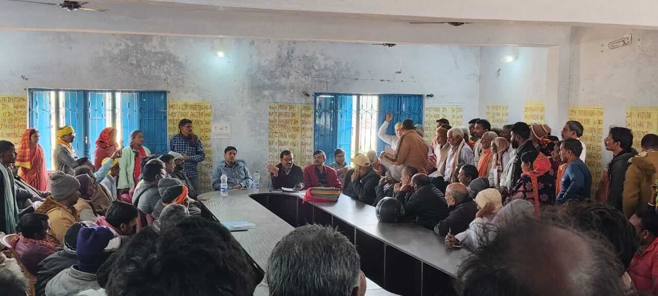 Deoghar news : सड़क चौड़ीकरण के लिए होने वाले भूमि अधिग्रहण को लेकर हुई ग्रामसभा