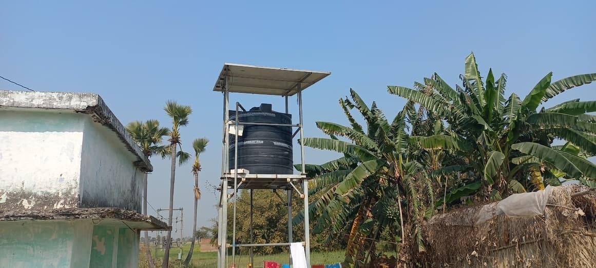 लाखों की लागत से लगा सोलर जलमीनार पड़ा है बेकार, पेयजल की किल्लत