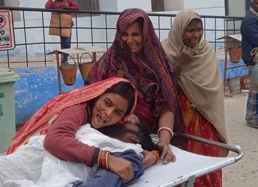 दो बाइक की टक्कर में एक की मौत, दो घायल