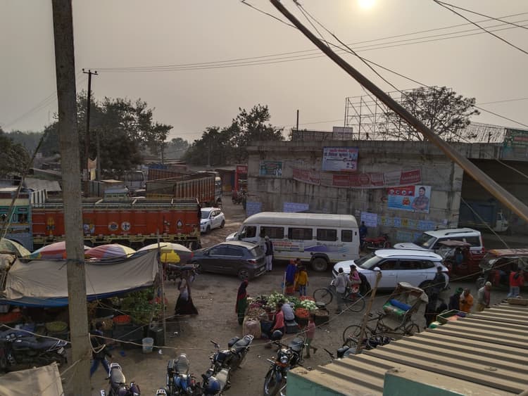 जाम के साथ गंदगी की समस्या से परेशान हैं बैजनाथपुर के लोग