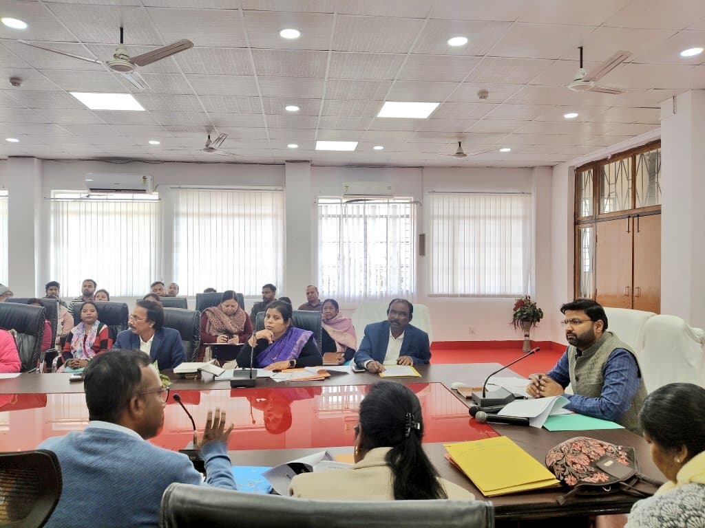 चिकित्सक अनिवार्य रूप से उपस्थित रहें : उपायुक्त